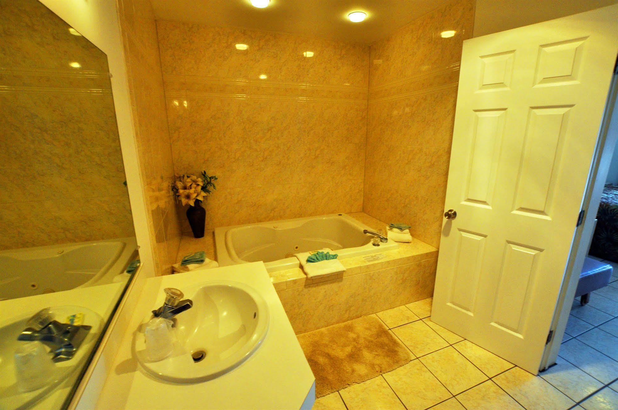 Riviera Resort & Suites Wildwood Ngoại thất bức ảnh